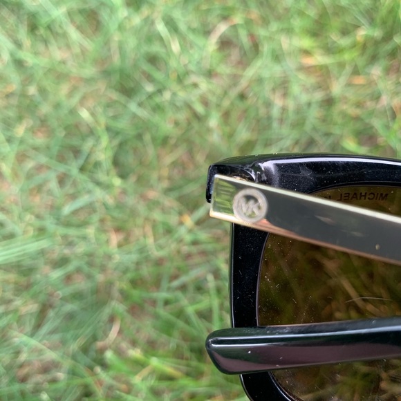 Michael Kors sunglasses. - Picture 4 of 6